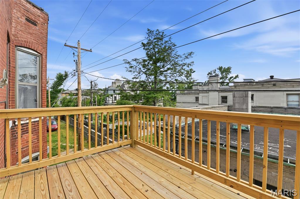422 Lake Avenue Unit: 5