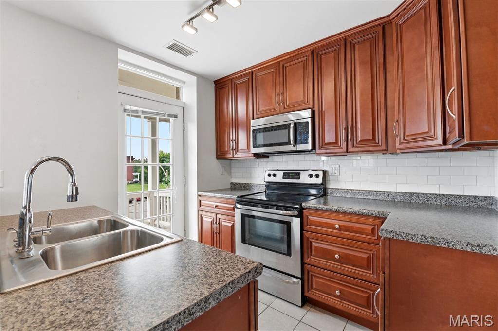 422 Lake Avenue Unit: 5