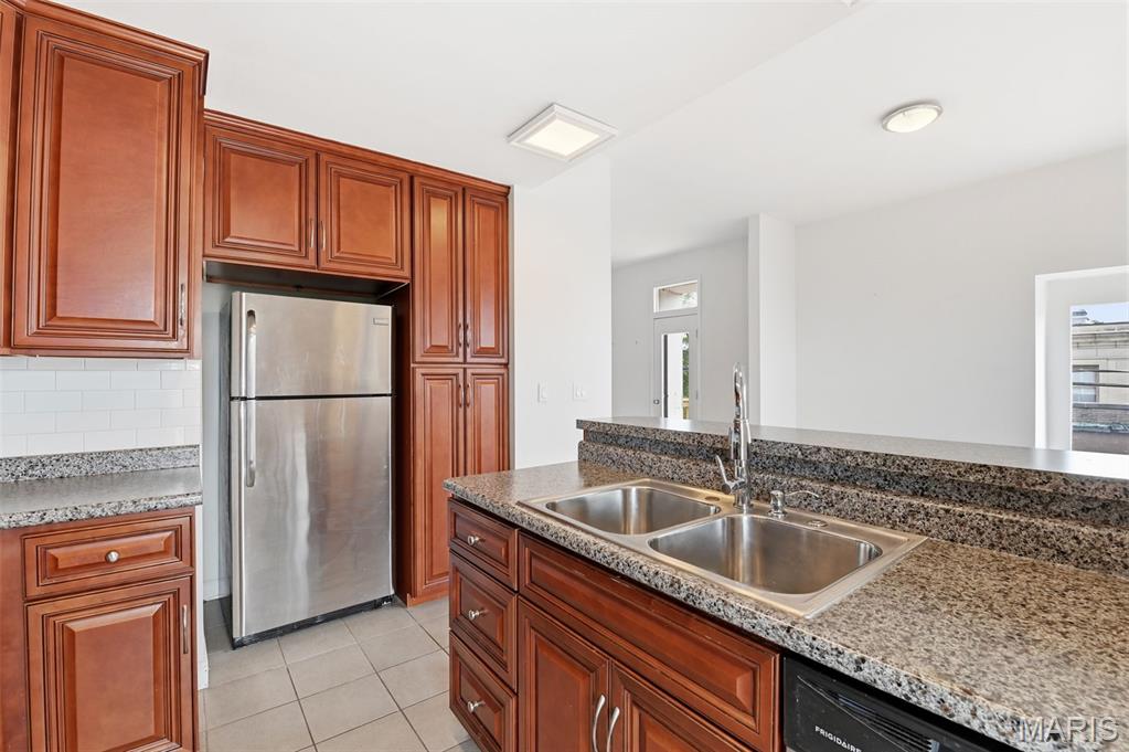 422 Lake Avenue Unit: 5