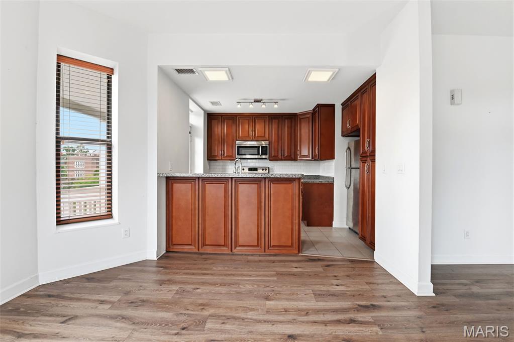 422 Lake Avenue Unit: 5