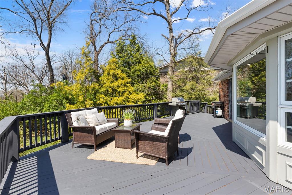 243 Ladue Oaks Drive