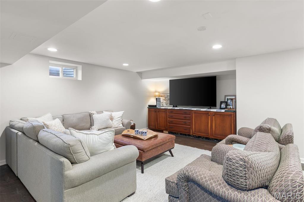 243 Ladue Oaks Drive