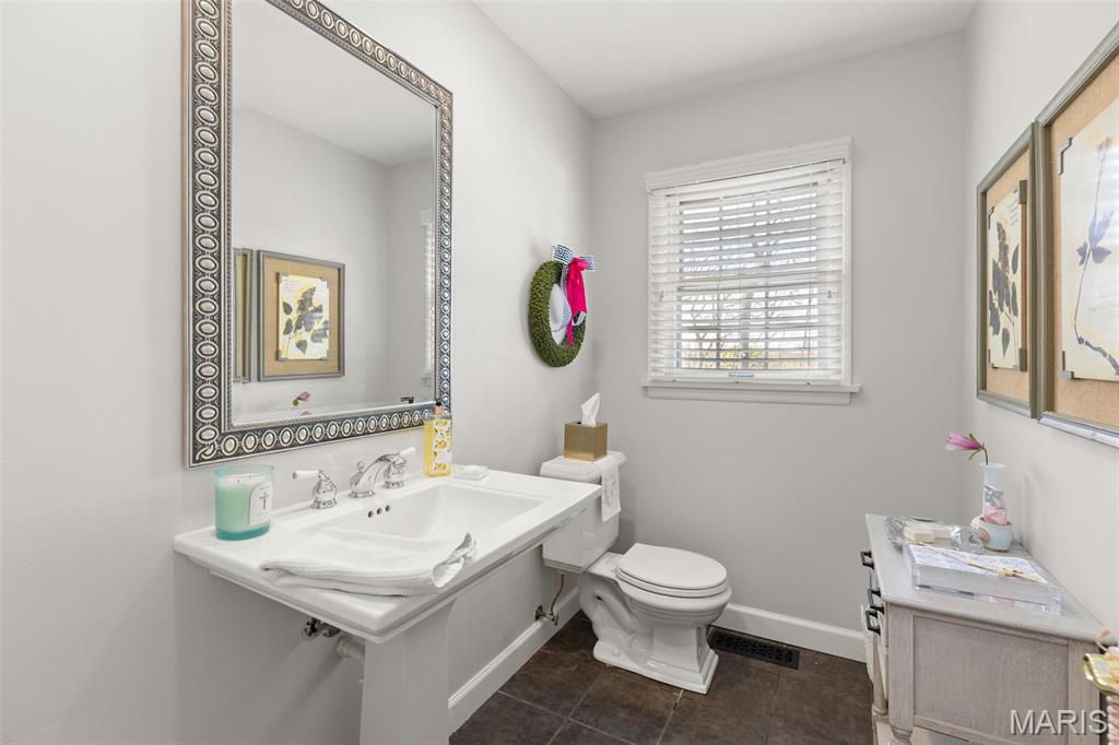 243 Ladue Oaks Drive