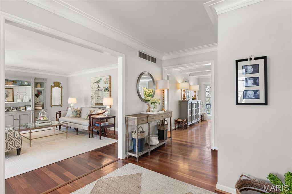 243 Ladue Oaks Drive