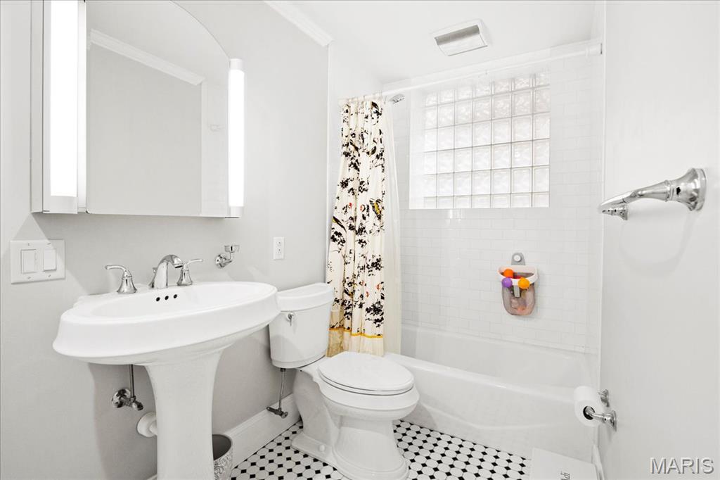 7524 Cromwell Drive Unit: 2E