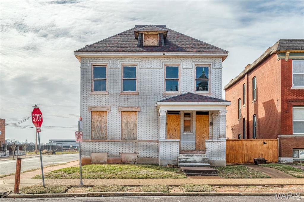 2300 Saint Louis Avenue