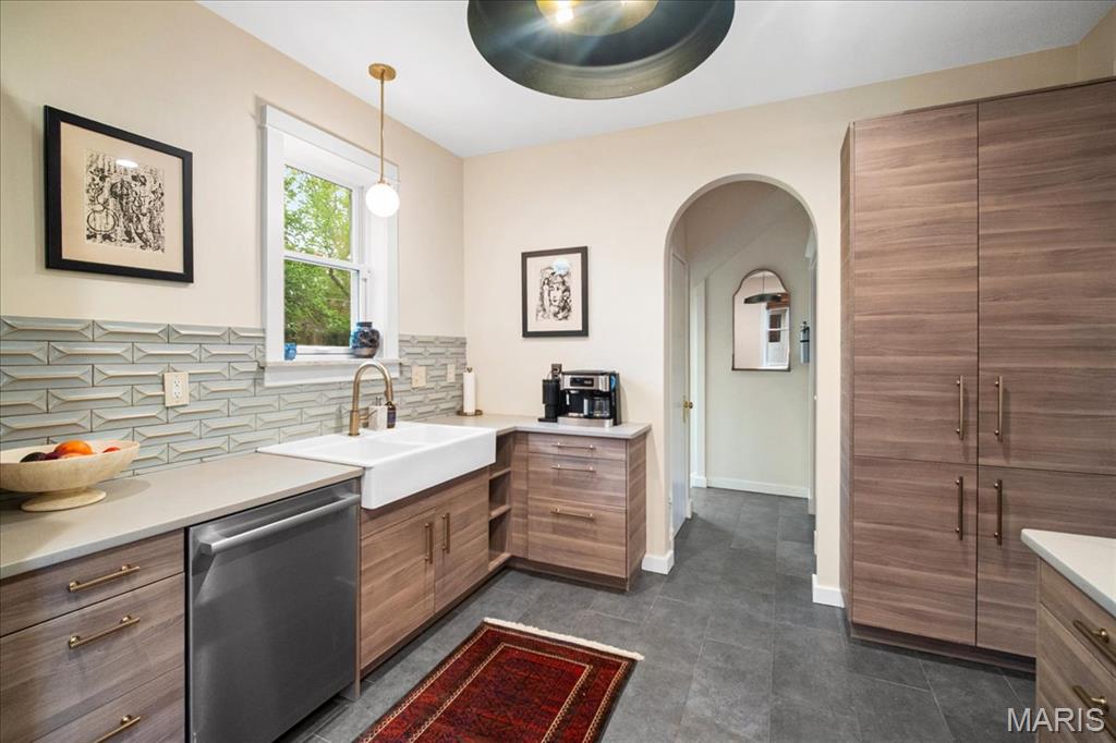 7201 Waterman Avenue