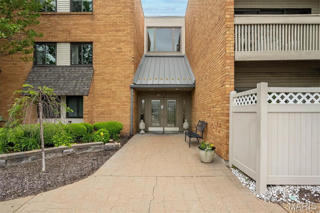 950 E East Rue De La Banque Unit: 118