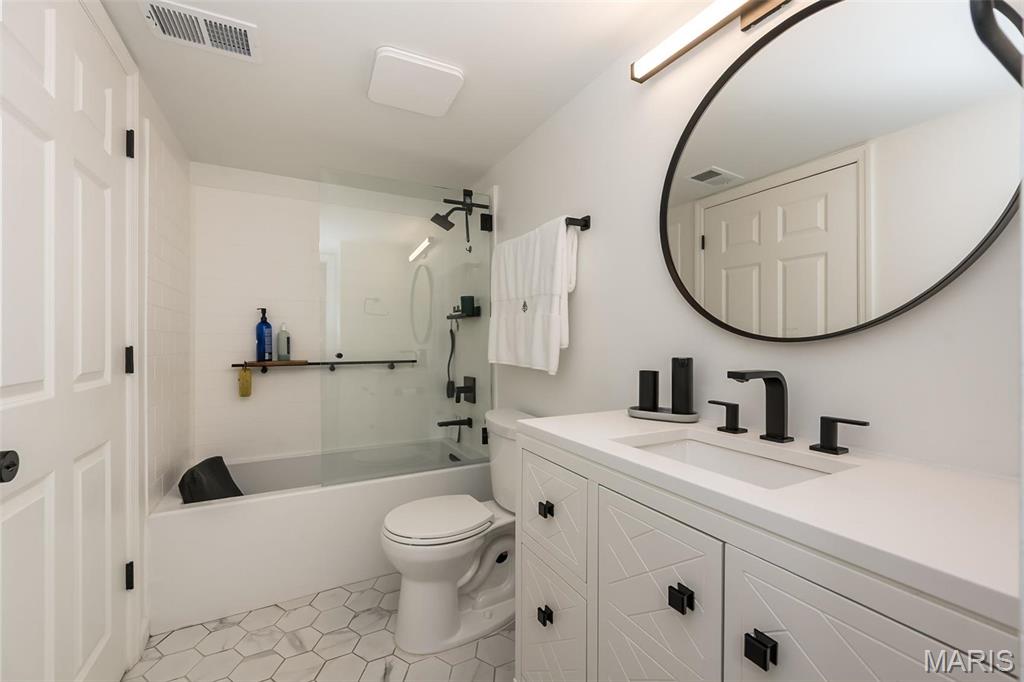 950 E East Rue De La Banque Unit: 118