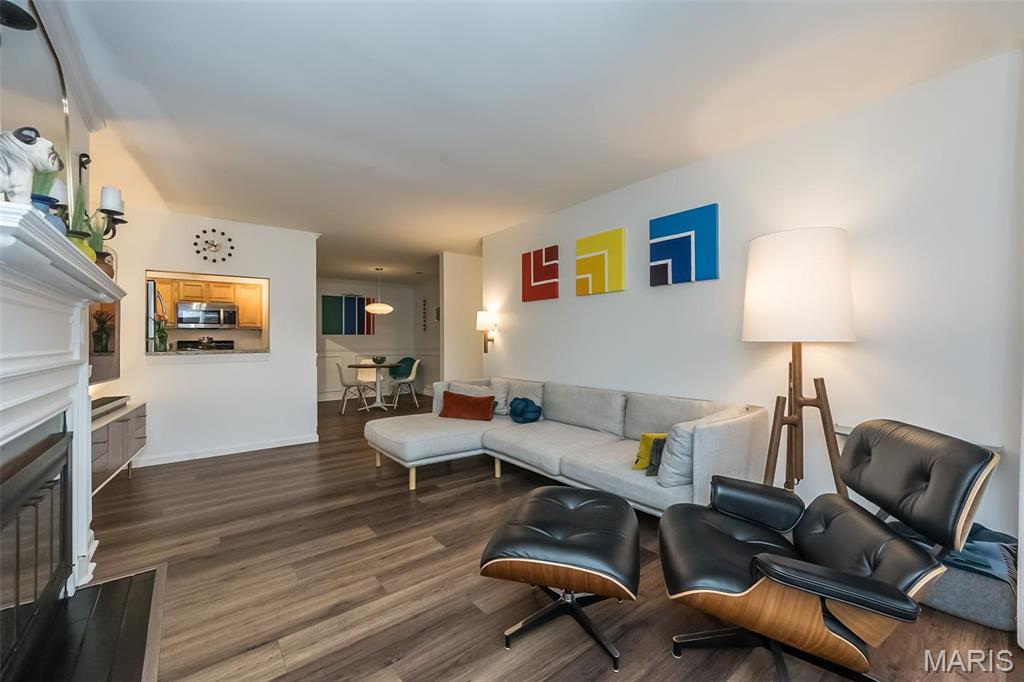 950 E East Rue De La Banque Unit: 118