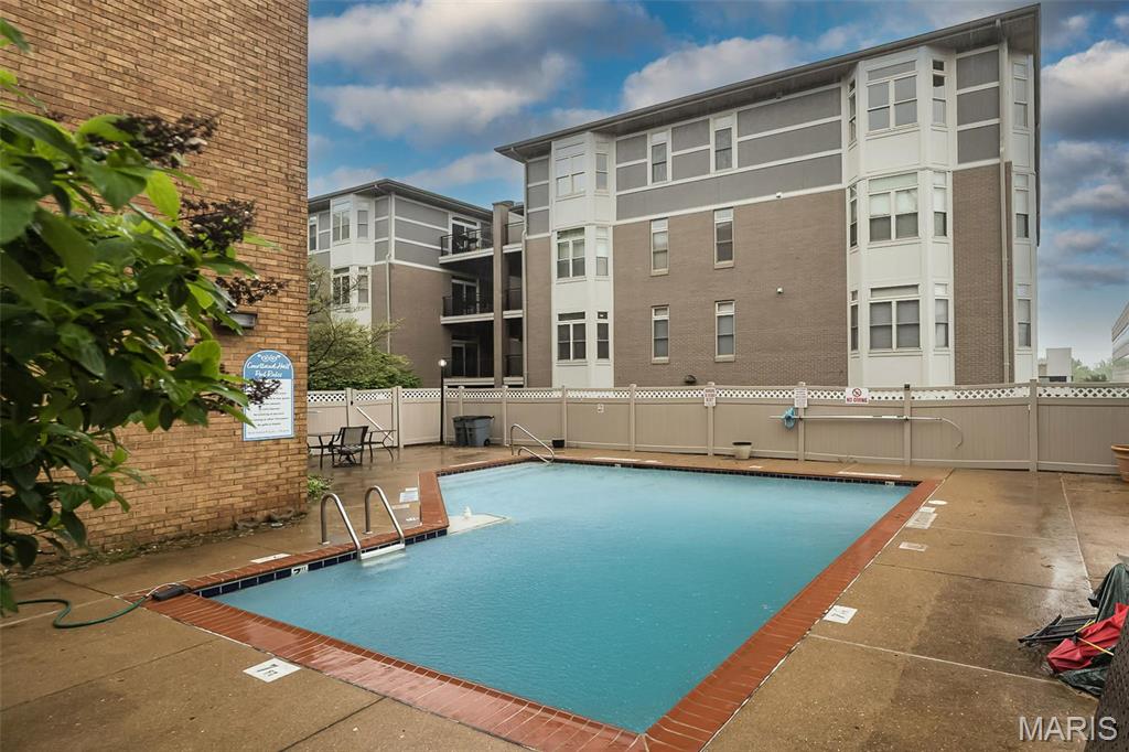 950 E East Rue De La Banque Unit: 118