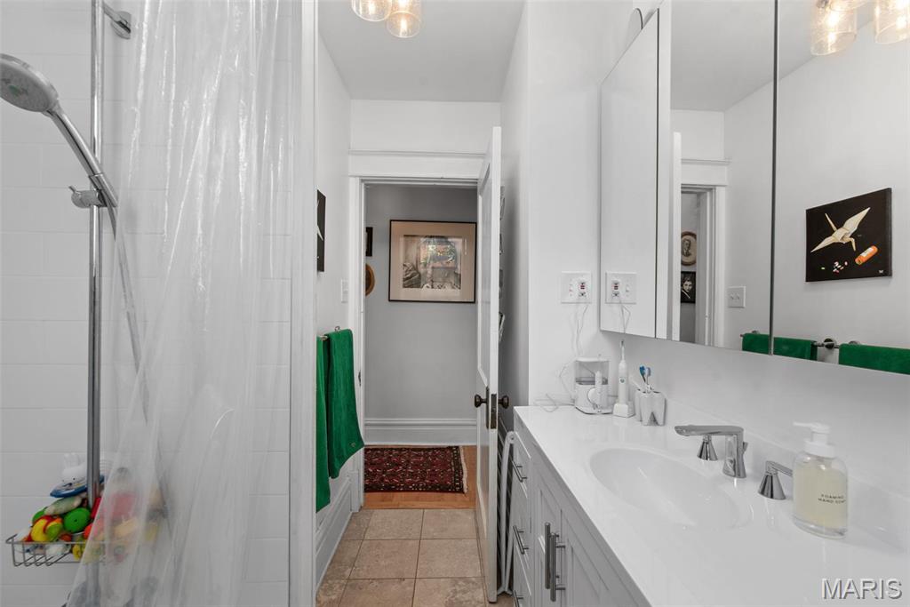 2056 Lafayette Avenue Unit: 1W