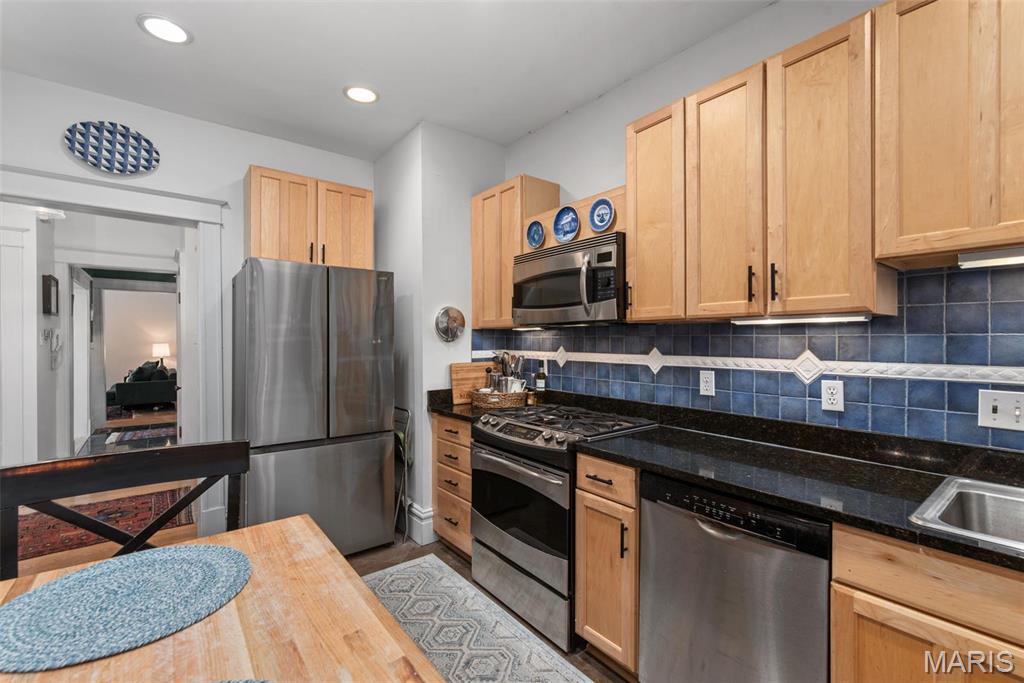 2056 Lafayette Avenue Unit: 1W