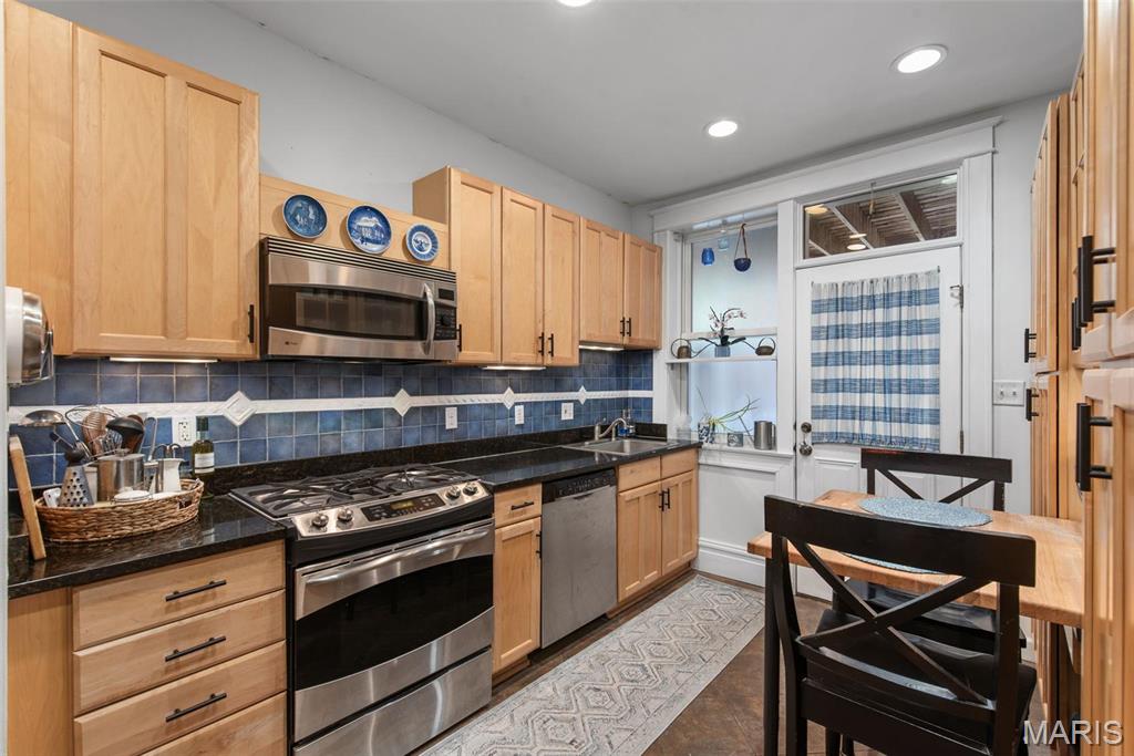 2056 Lafayette Avenue Unit: 1W