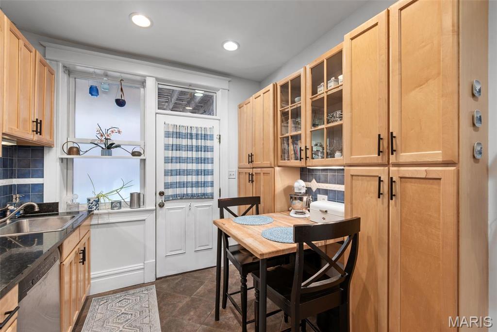 2056 Lafayette Avenue Unit: 1W