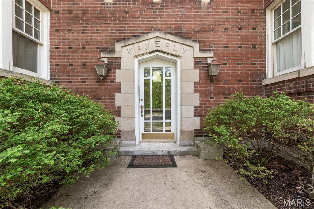 2056 Lafayette Avenue Unit: 1W