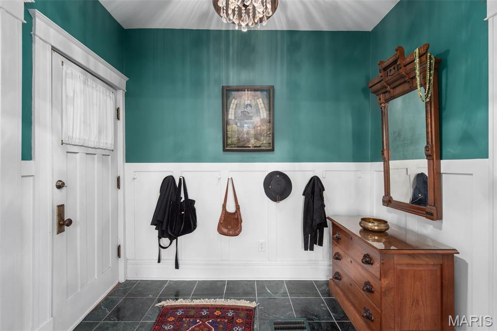 2056 Lafayette Avenue Unit: 1W