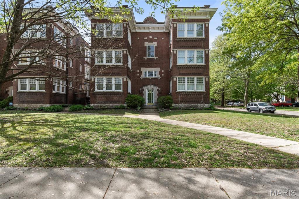 2056 Lafayette Avenue Unit: 1W