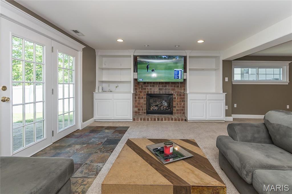 293 Oakleigh Woods Drive