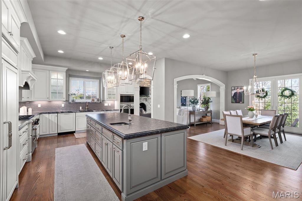 17283 Courtyard Mill Lane