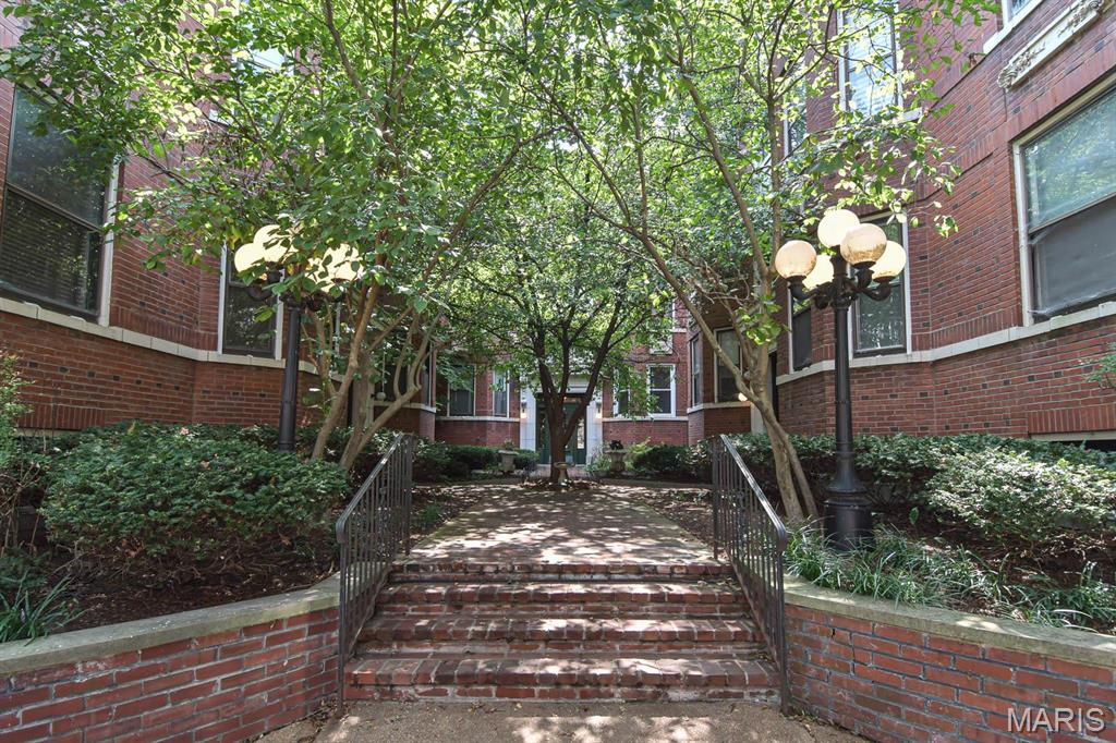 382 N Taylor Unit: 1W
