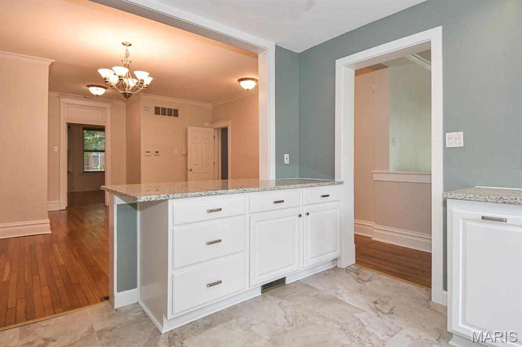 382 N Taylor Unit: 1W