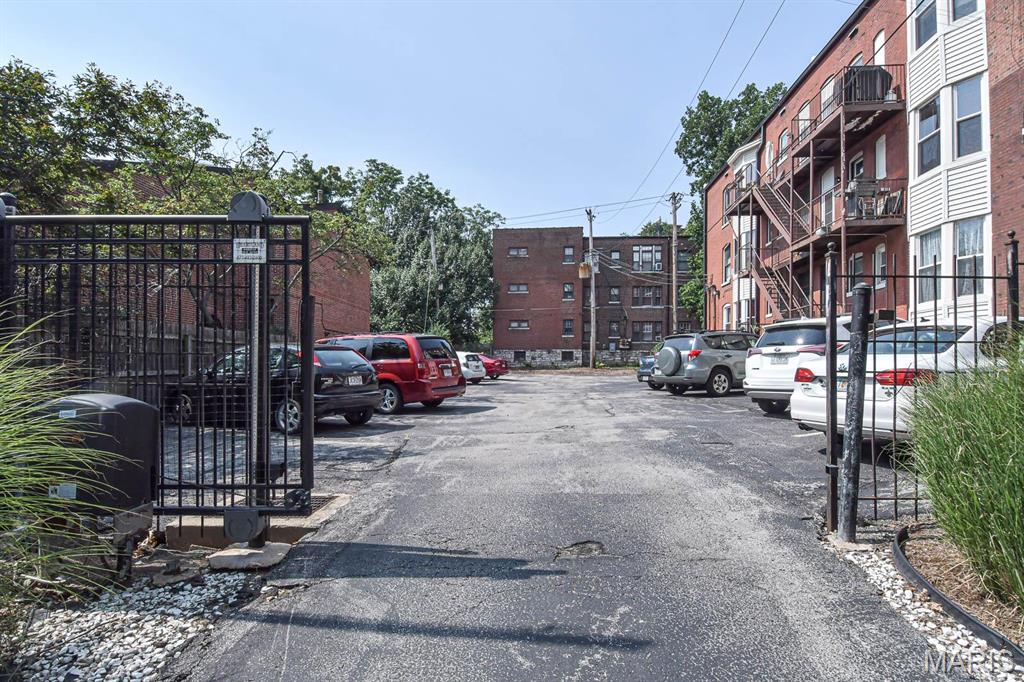 382 N Taylor Unit: 1W