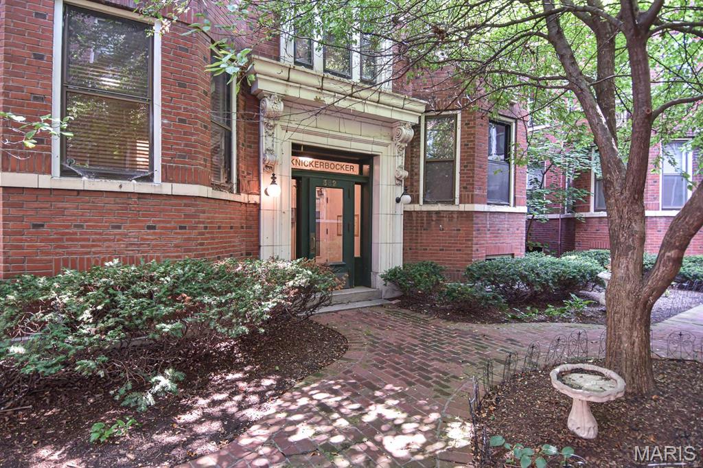 382 N Taylor Unit: 1W
