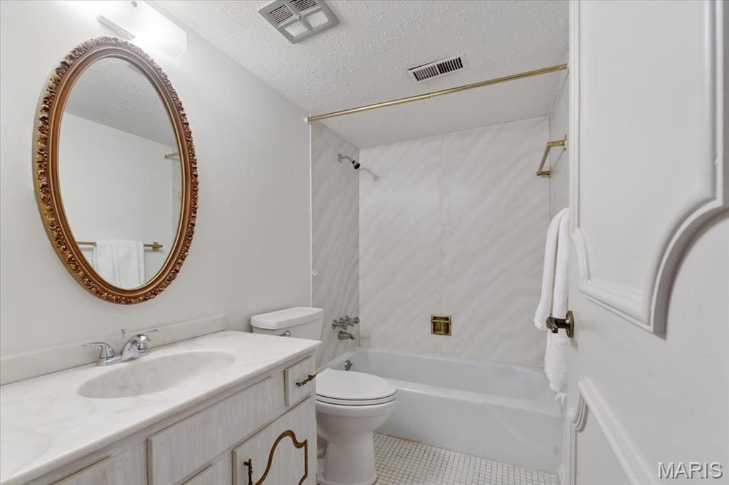 910 Claytonbrook Drive Unit: 1