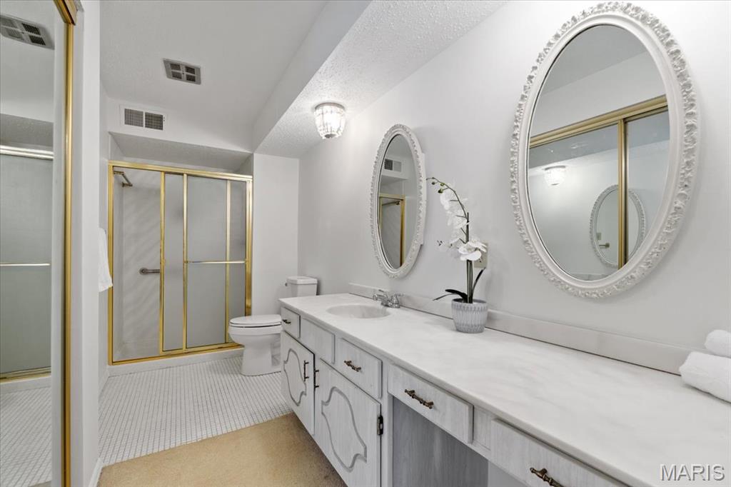 910 Claytonbrook Drive Unit: 1