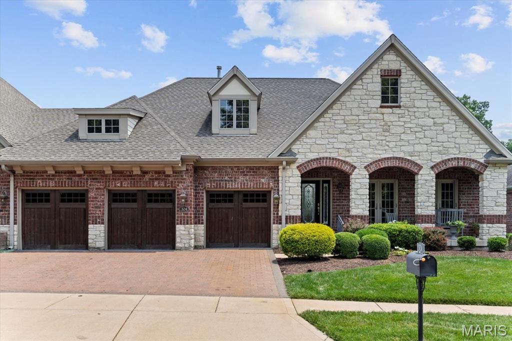 324 Meadowbrook Country Club Estate
