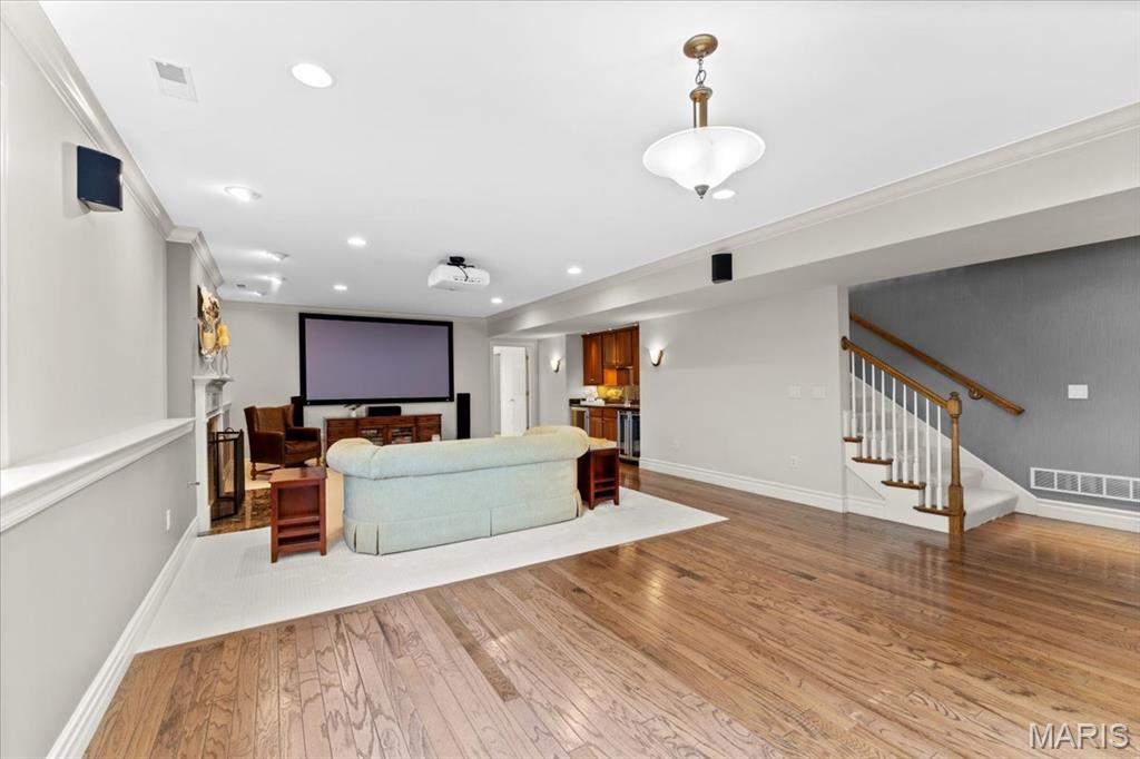 324 Meadowbrook Country Club Estate