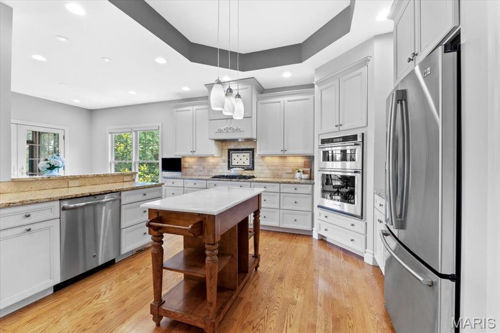 324 Meadowbrook Country Club Estate