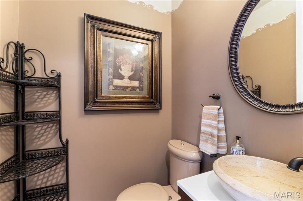 324 Meadowbrook Country Club Estate