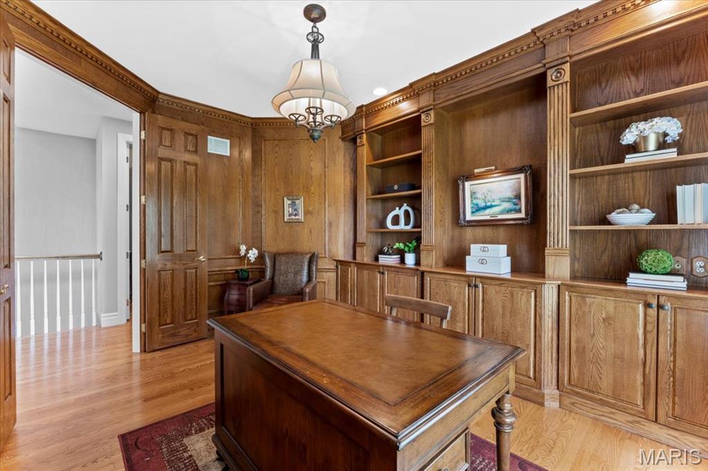 324 Meadowbrook Country Club Estate