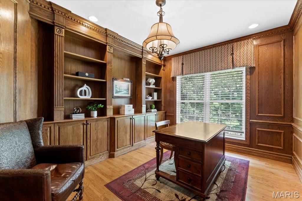 324 Meadowbrook Country Club Estate