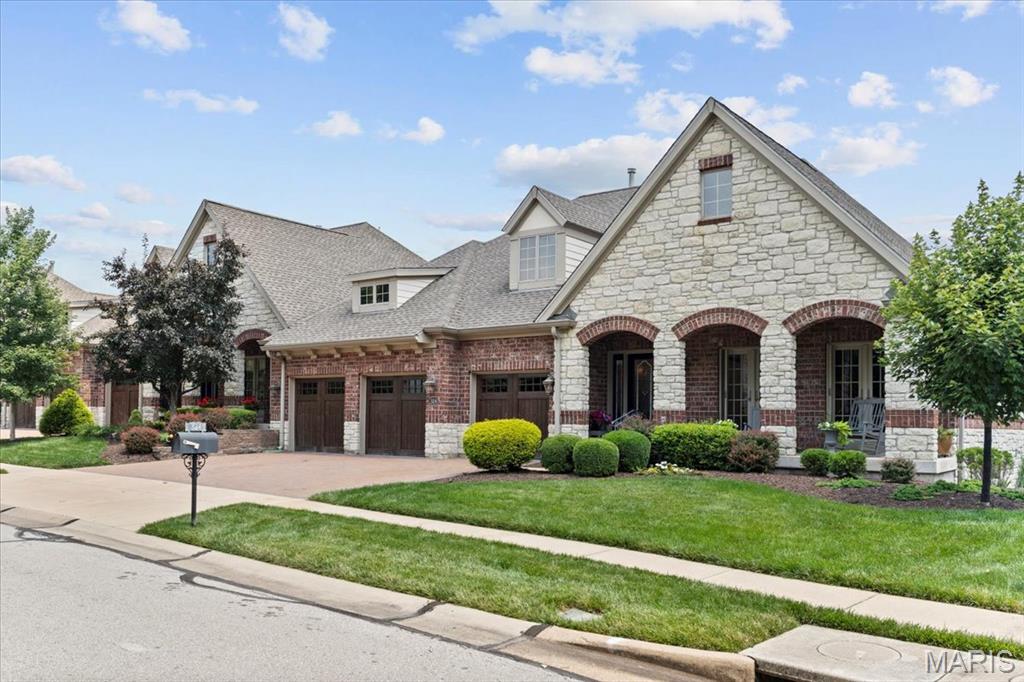 324 Meadowbrook Country Club Estate