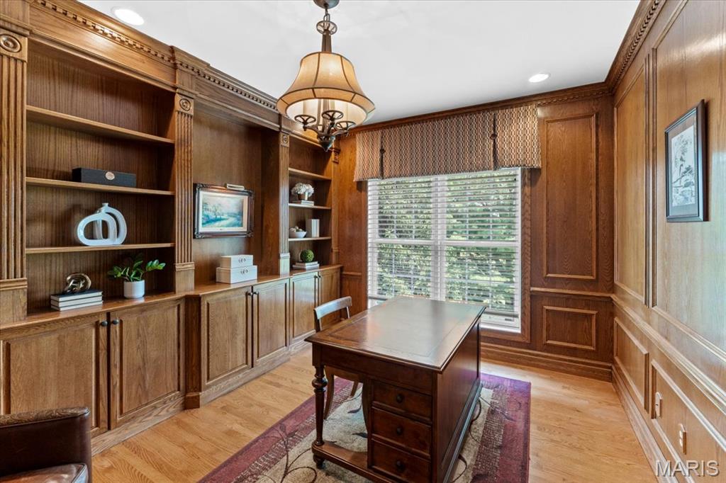 324 Meadowbrook Country Club Estate