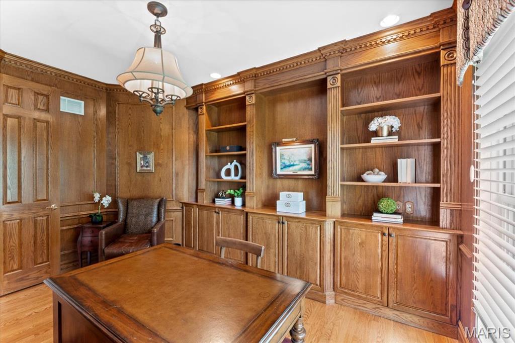 324 Meadowbrook Country Club Estate