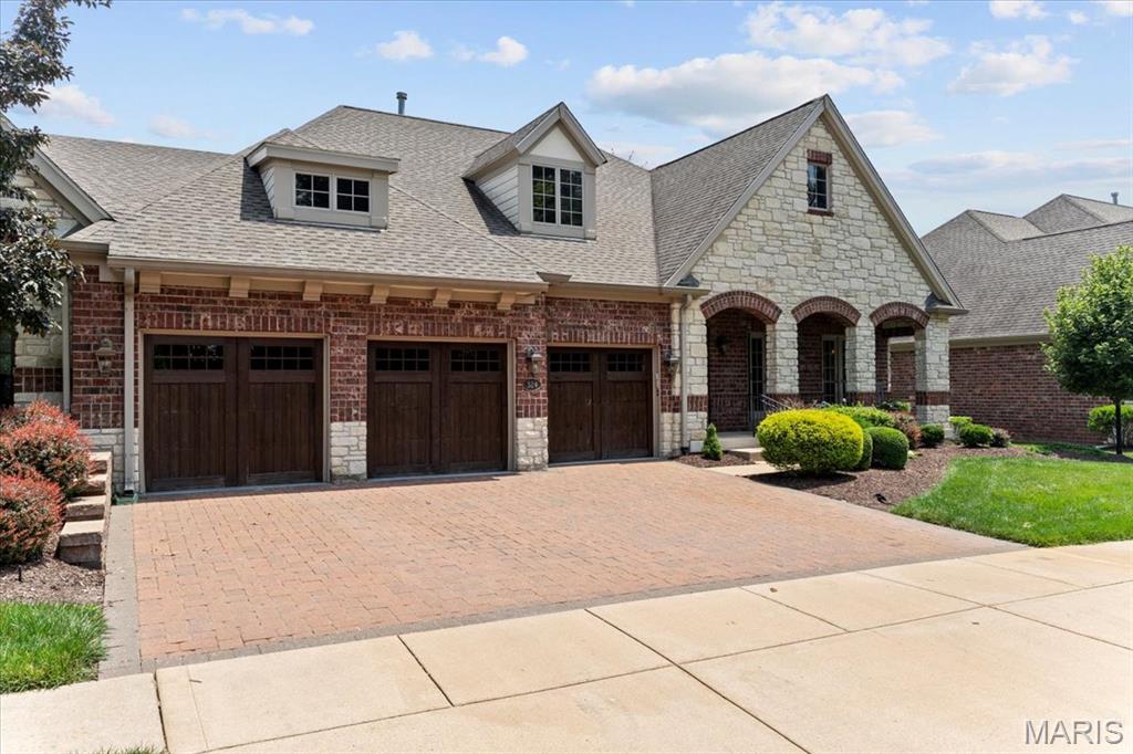 324 Meadowbrook Country Club Estate