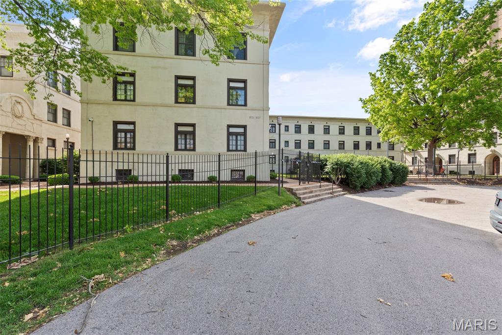 603 Westgate Avenue Unit: 603E