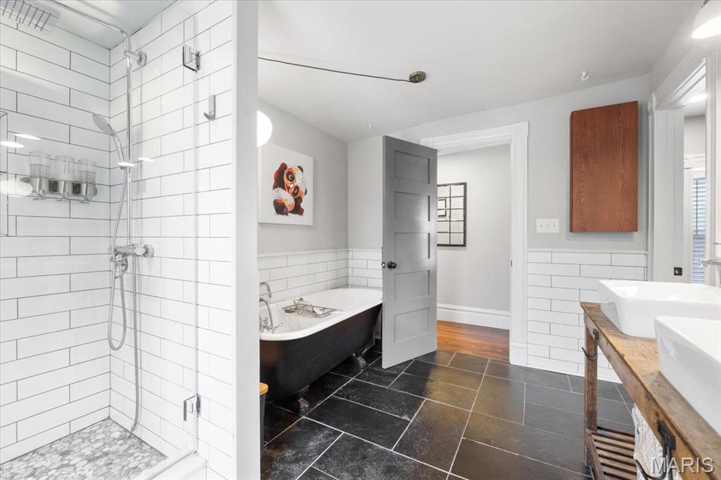 2000 Withnell Avenue