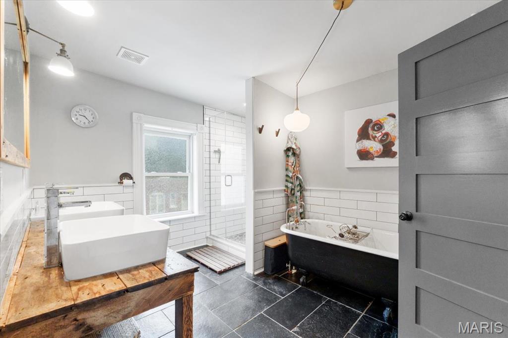 2000 Withnell Avenue