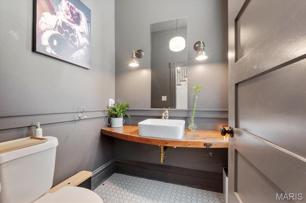 2000 Withnell Avenue