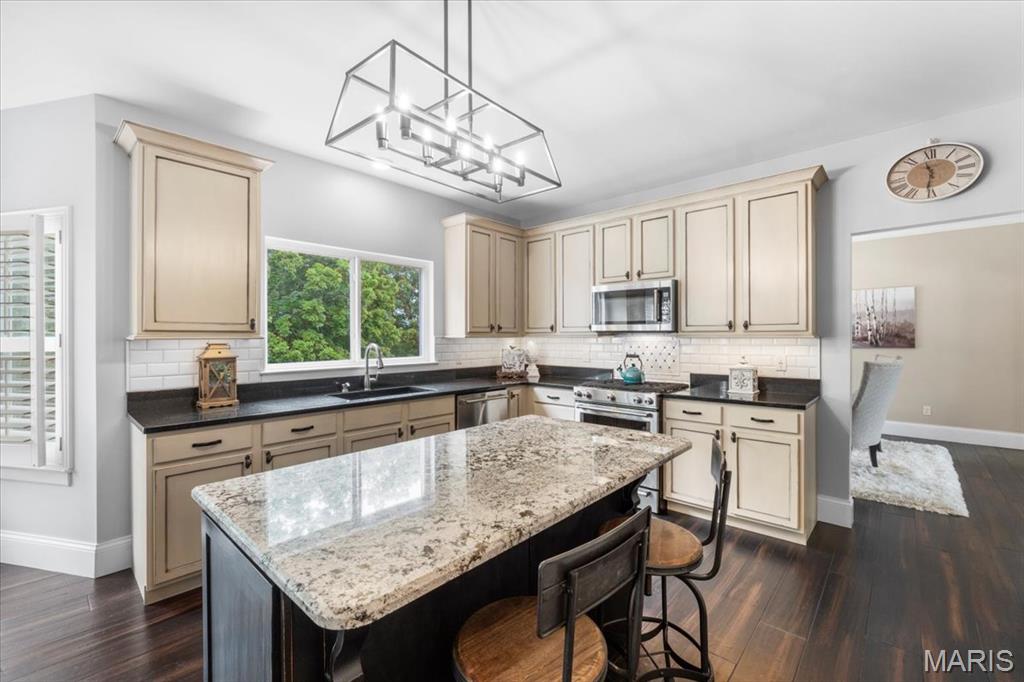 350 Palisades Ridge Court