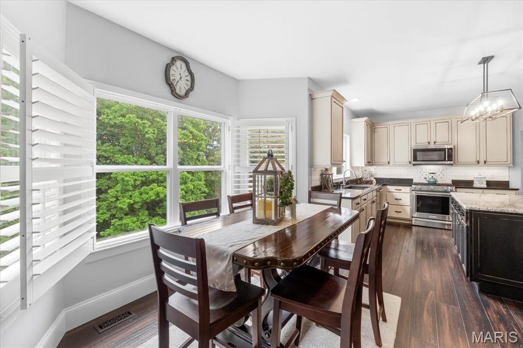 350 Palisades Ridge Court