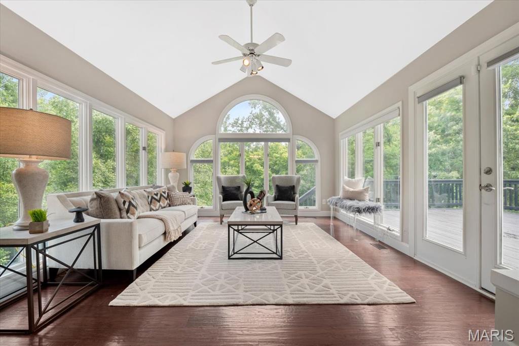 1525 Honey Locust Court