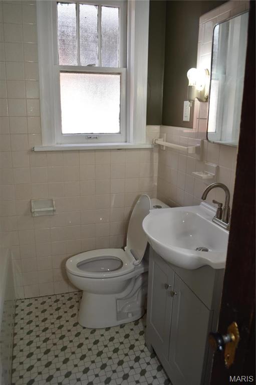 4521 Tholozan Avenue