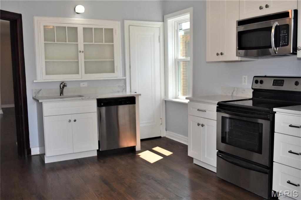 4521 Tholozan Avenue