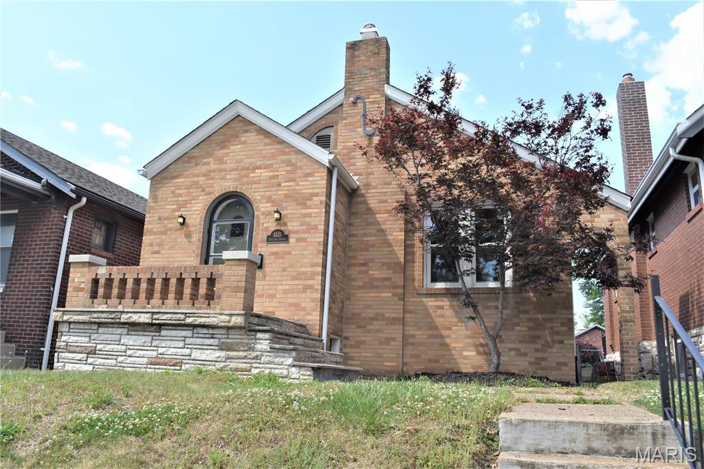 4521 Tholozan Avenue